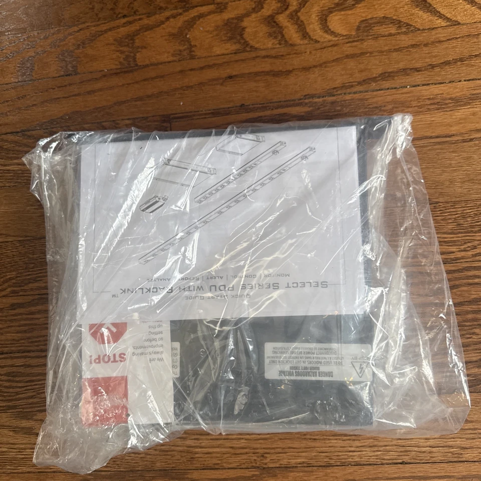 Middle Atlantic Products RLNK-415R alimentación controlada sellada sin cable de alimentación  Foto 2 de 3