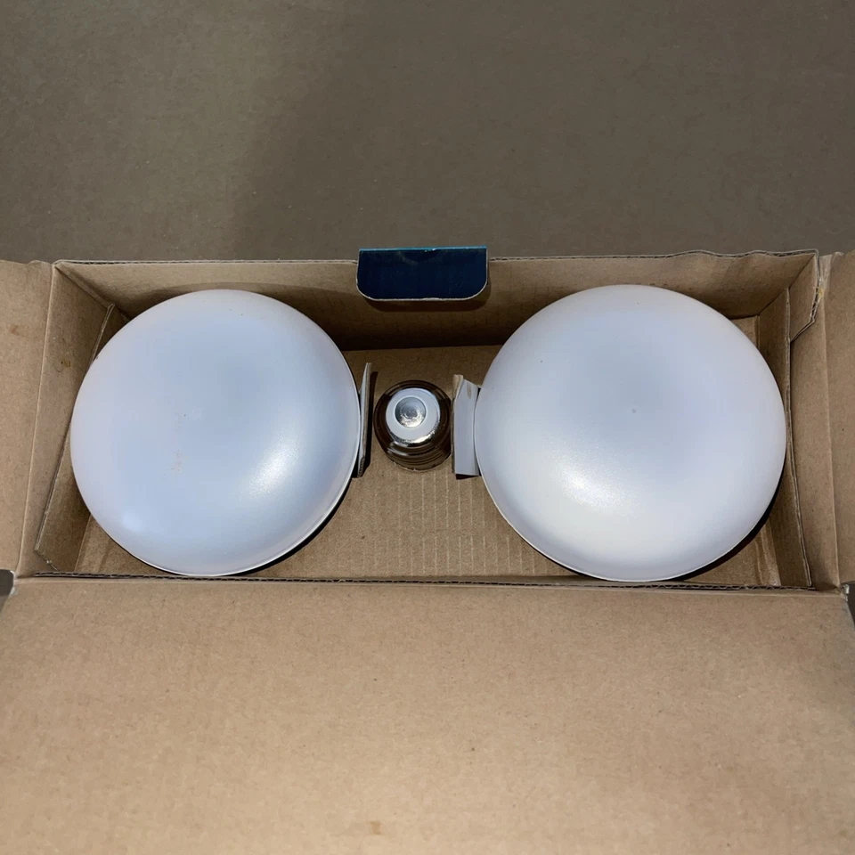 (3-Pack) Ecosmart 65W Equivalent DAYLIGHT BR30 Dimmable Indoor LED Light Bulbs - Image 2 of 3