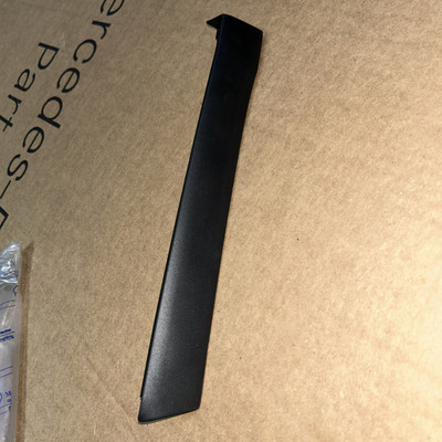 A2086900762 MERCEDES BENZ CLK C208 FRONT LEFT FENDER BOTTOM STRIP