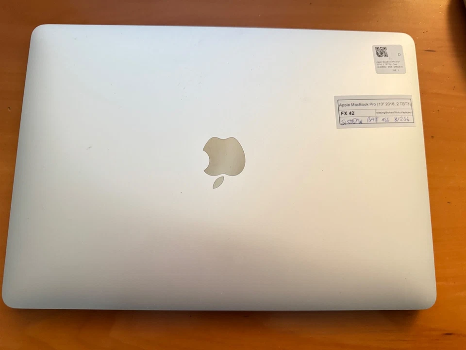 Apple MacBook Pro 13" A1708 2016 i5 8gb ram 256 SSD silver (FX 42) - Immagine 2 di 4