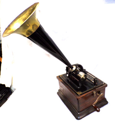 EDISON MODEL A FIRESIDE CYLINBDER PHONOGRAPH AND HORN