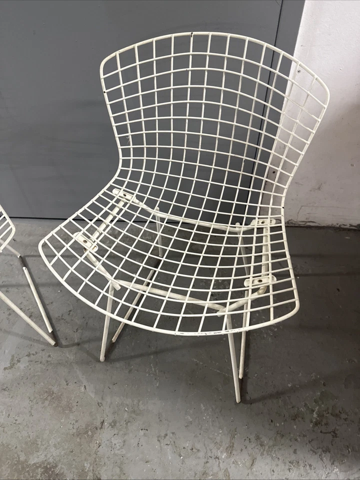 Par AUTÉNTICAS SILLAS LATERALES DE CABLE Early KNOLL Harry BERTOIA cromadas blancas Foto 2 de 4