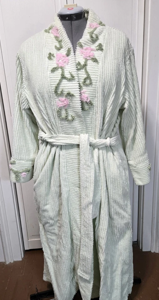 Mint Green Chenille XL Bathrobe W/ Pink Roses Stan Herman - Image 3 of 4