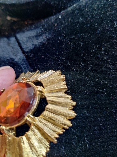 Topaz Beveled Cut Crystal pin - Picture 3 of 4