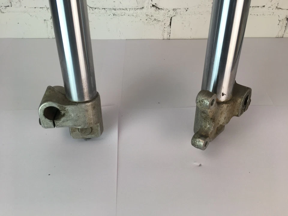 HUSABERG FE 501 FE501 1994-1996 HORQUILLA DELANTERA AMORTIGUADOR TRIPLE ÁRBOL ABRAZADERAS Foto 2 de 4