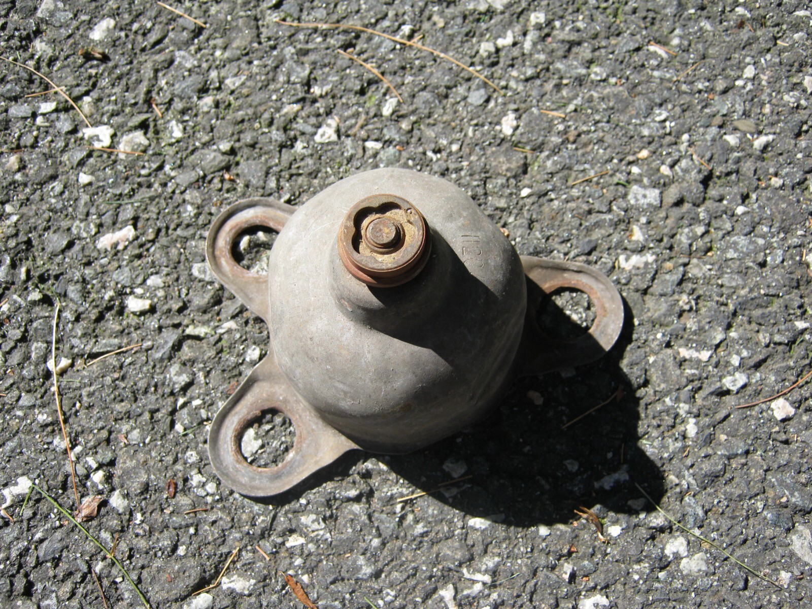 One locking bracket retainer for 1991 Buick Roadmaster locking wire spoke hubcap