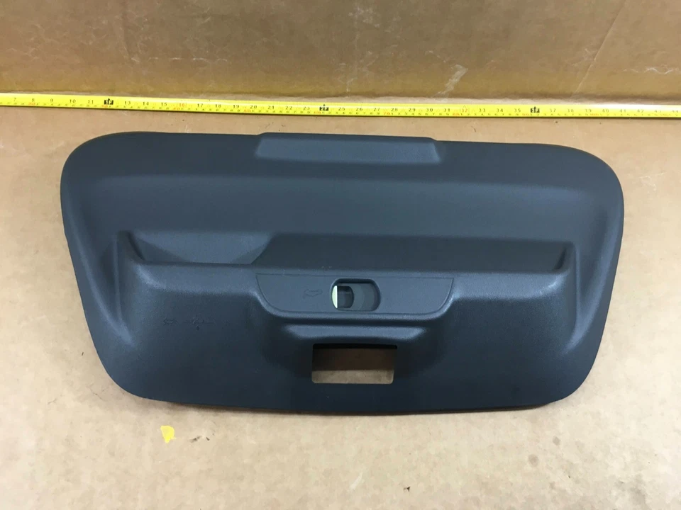 2013 VOLKSWAGEN BEETLE REAR TRUNK LID LIFTGATE COVER PANEL TRIM 5C3867601A OEM . - Image 2 of 4