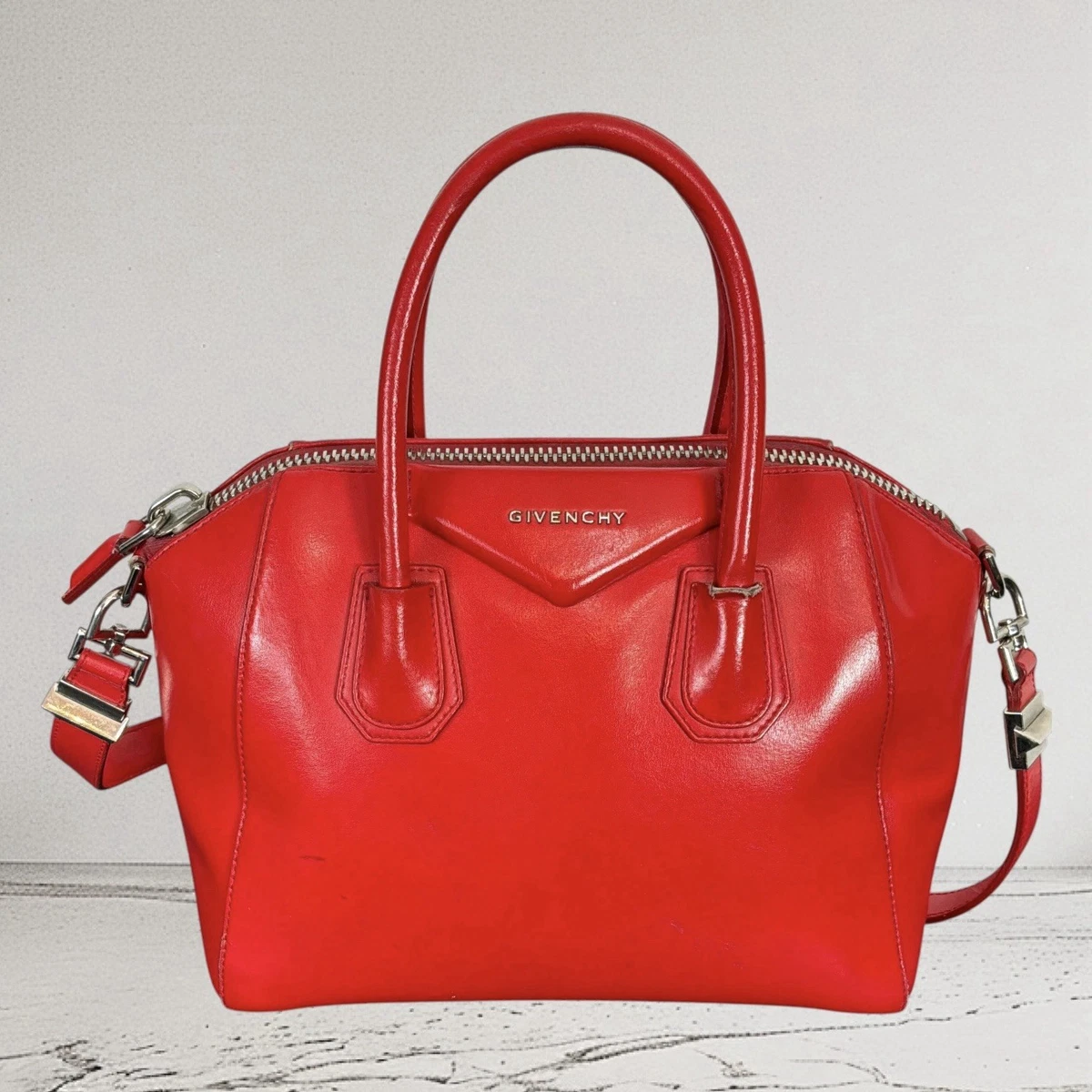 GIVENCHY レッド ハンドバッグ Givenchy Leather Exterior Red Bags & Handbags for Women for sale