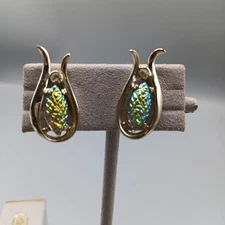 Vintage Emmons Gold Tone Blue Yellow  Molded Center Clip Earrings ￼