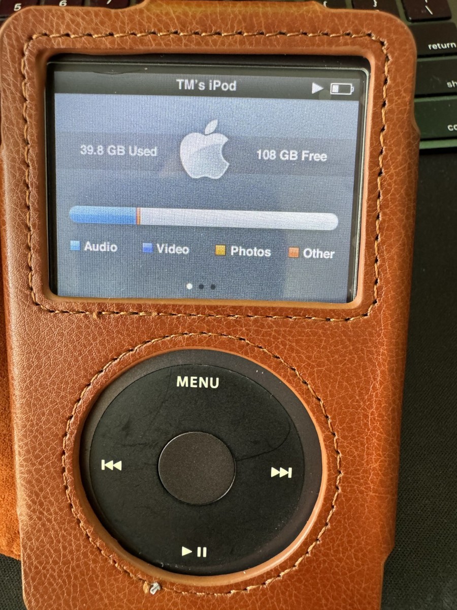 Apple iPod Classic 7th gen 160gb Black A1238 + extras read