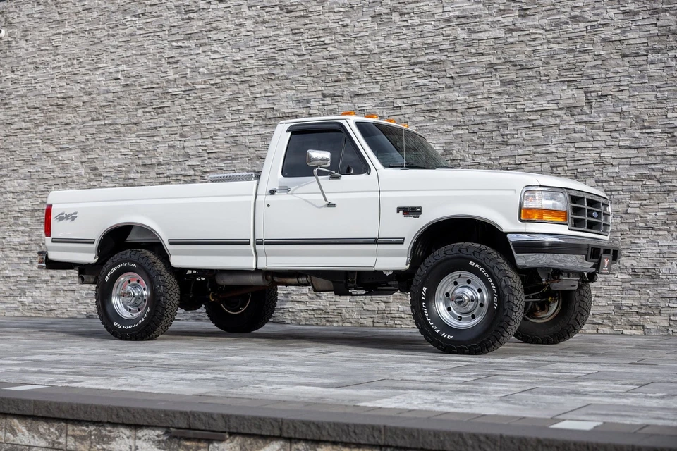 1995 Ford F-350 Reg Cab 133.0" WB SRW 4WD - Image 2 of 4