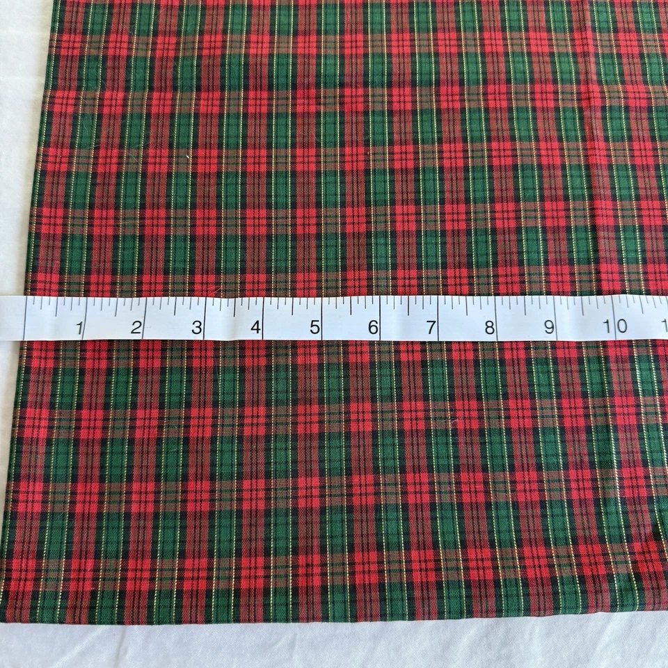 VTG CHRISTMAS RED GREEN LUREX PLAID TARTAN FABRIC POLY COTTON BLEND REMNANT - Image 3 of 4
