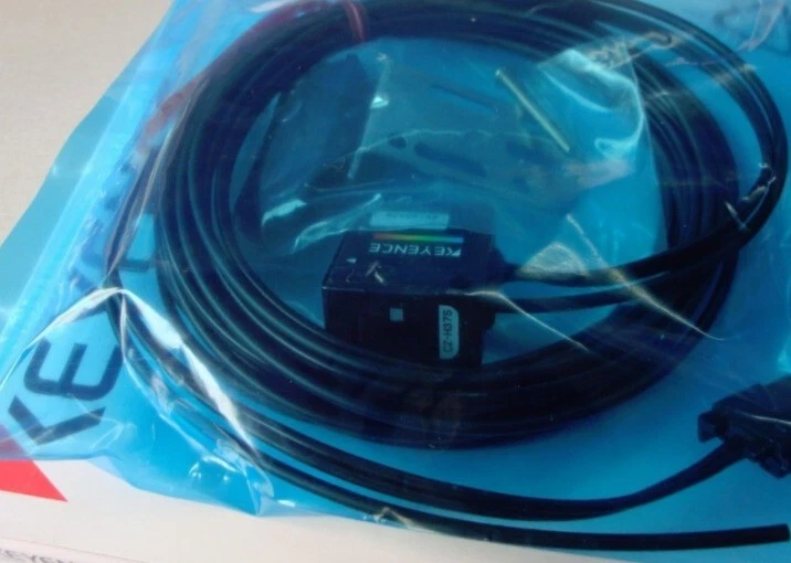 1PC New Keyence CZ-H37S CZH37S Sensor In Box Free Shipping - Image 3 of 3