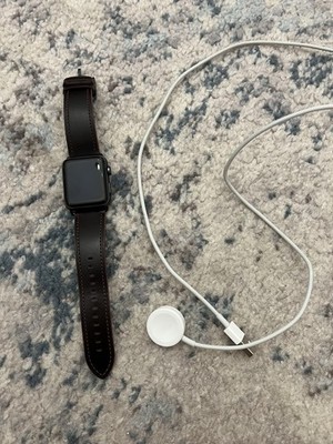 Apple Watch Series 3 42mm GPS Only Space Gray   98% Battery Health w/ Charger