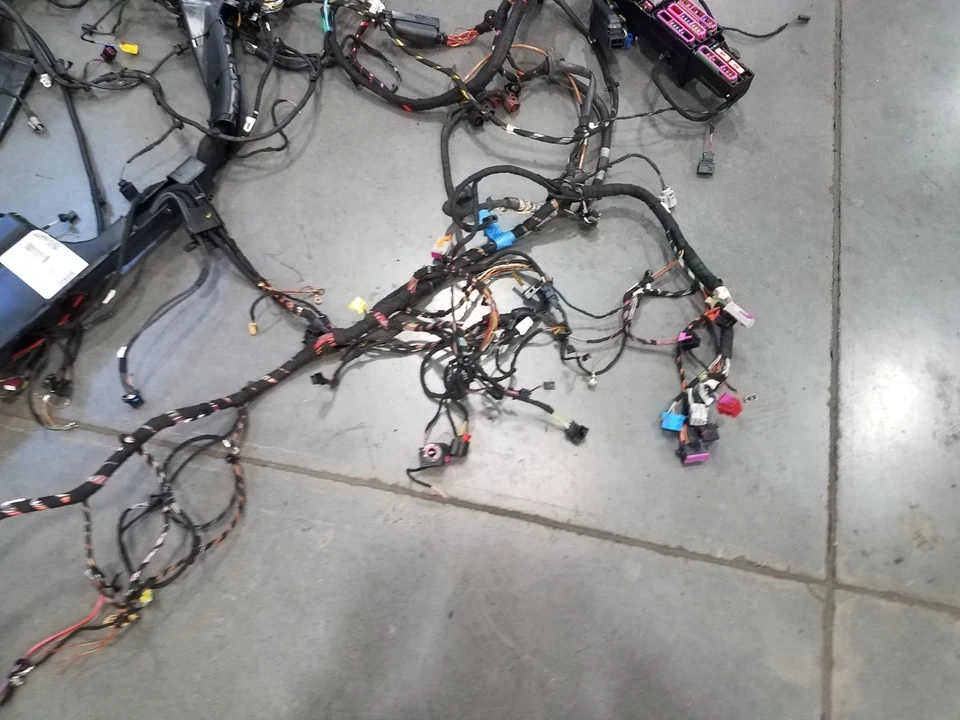 2014 奥迪 S6 Quattro C7 底盘线束 #1779 — 第 3/4 张图片