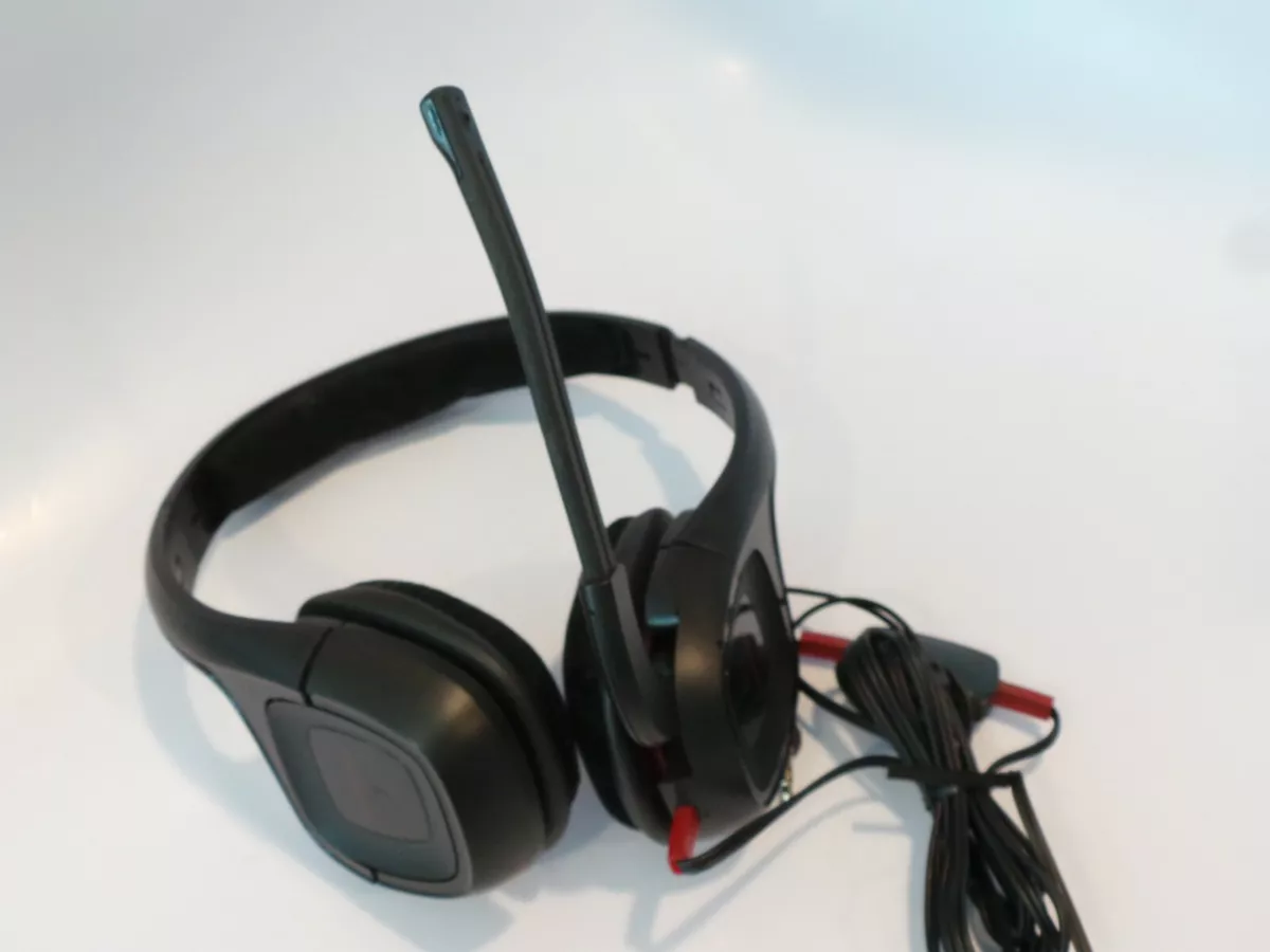 Plantronics Black Red Gaming 3.5mm Headset w Mic Skype