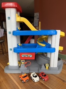 1996 Fisher Price Big Action Garage 