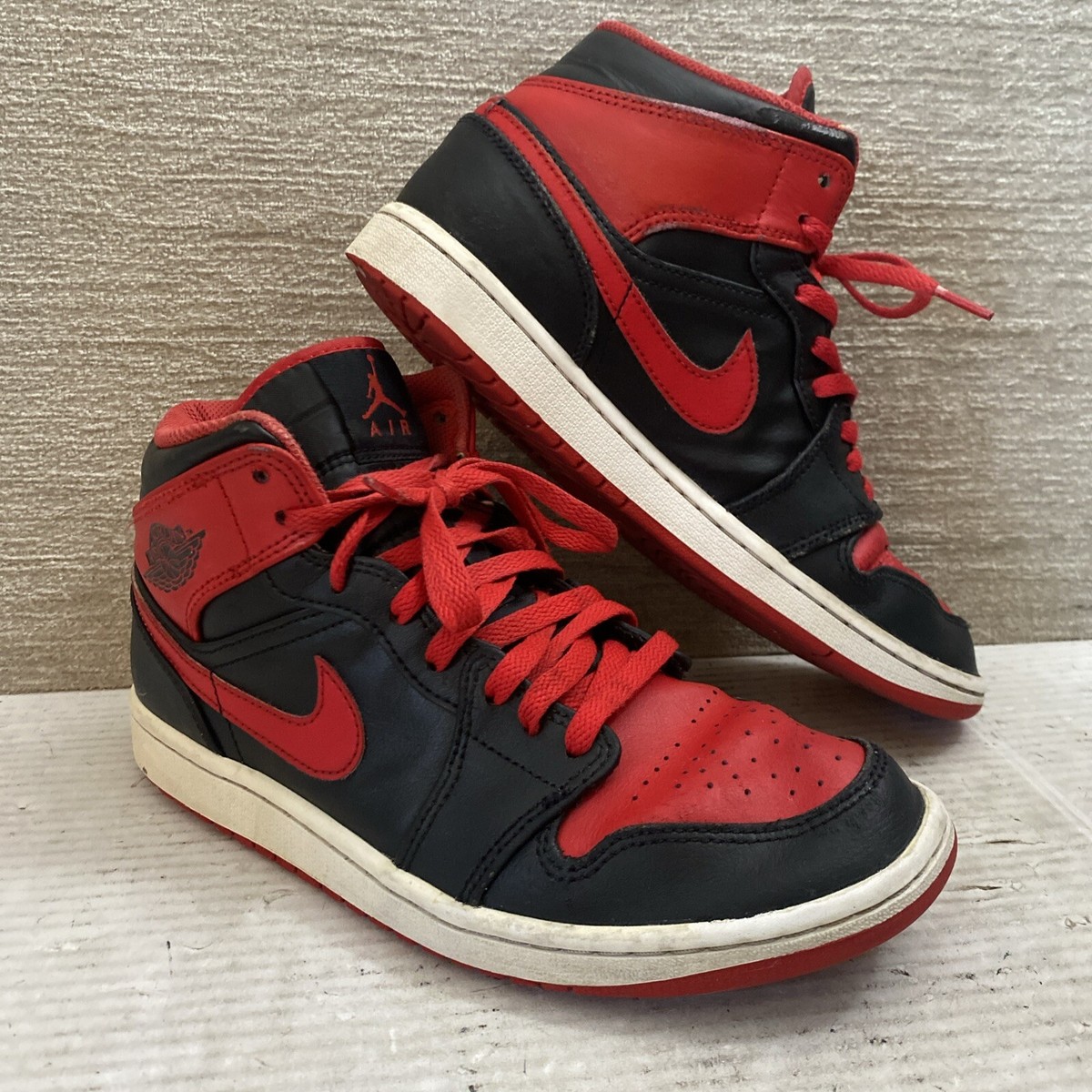 Nike Air Jordan 1 Mid Alternate Bred Sneakers Men's 8 Black Nike Air Jordan 1 Mid Alternate Bred Sneakers Men's 8 Black