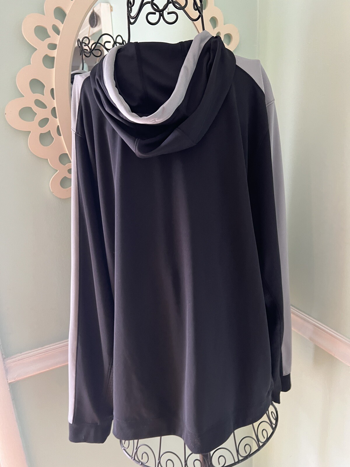 Under Armour polyester Fitted Pullover Hoodie. Me… - image 2