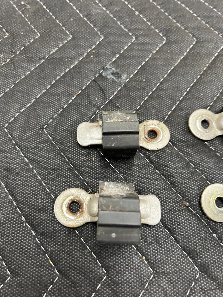 Juego de 4 tapones de alineación de parachoques de capó Isuzu Trooper 1998-2002 OEM #914EM Foto 3 de 4