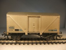 oo gauge Hornby R6762 - 12T Insulated Van E87438 - Factory Weathered - MIB