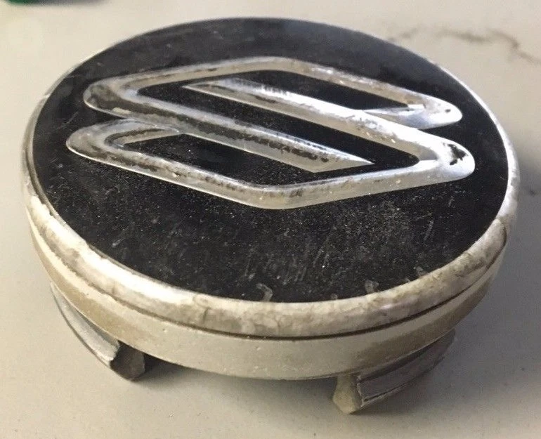 2004 04 Suzuki Verona OEM Center Hub Cap Black 96451427 fits 16" 5 spoke 72684 - Image 2 of 4