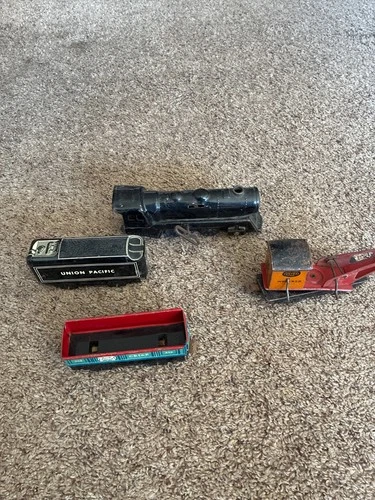Marx Tin Lithographed Wind-Up Toy Train Locomotive With Key Tender Crane Rock