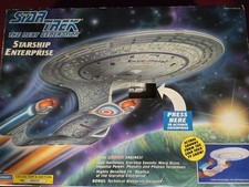 PLAYMATES Star Trek: The Next Generation U.S.S. Enterprise NCC-1701-D 000138 