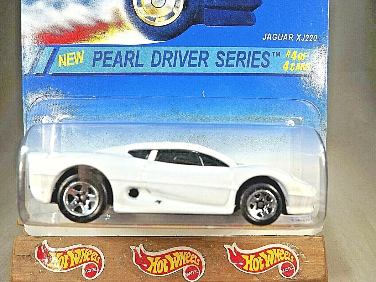1995 Hot Wheels #296 Pearl Driver Series 4/4 JAGUAR XJ220 White w