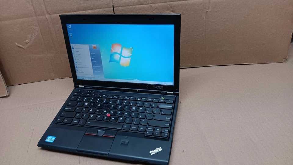 Portátil Lenovo Thinkpad X230/X220 Core i5 @ 2,50 GHz Pantalla LCD de 12,5" Windows 7 Foto 3 de 4