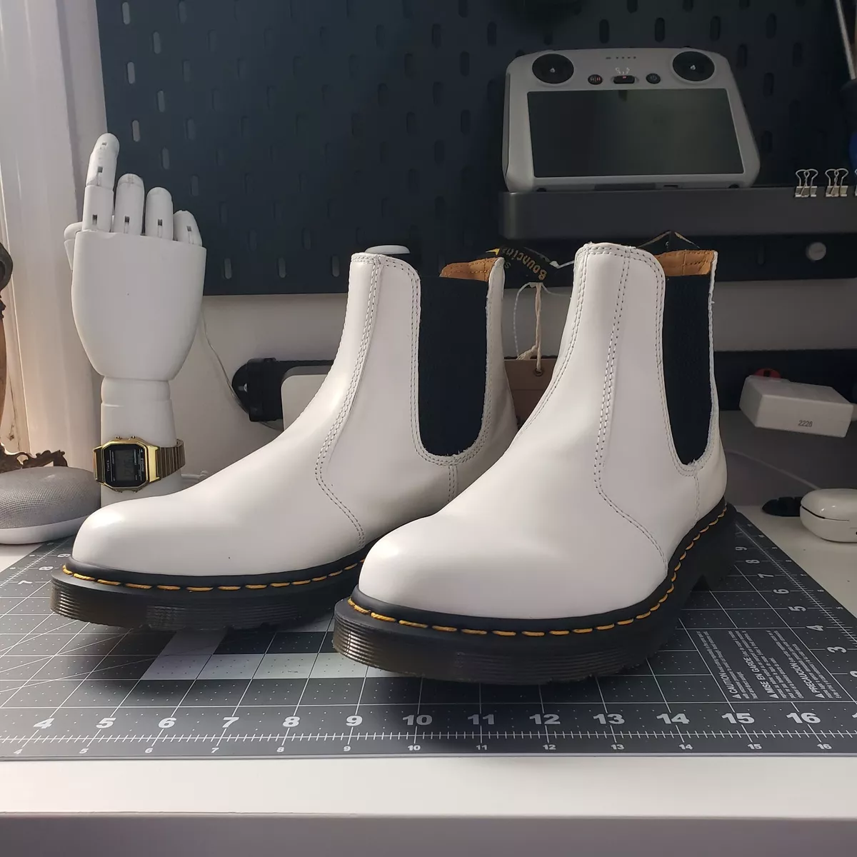 2976 dr cheap martens white