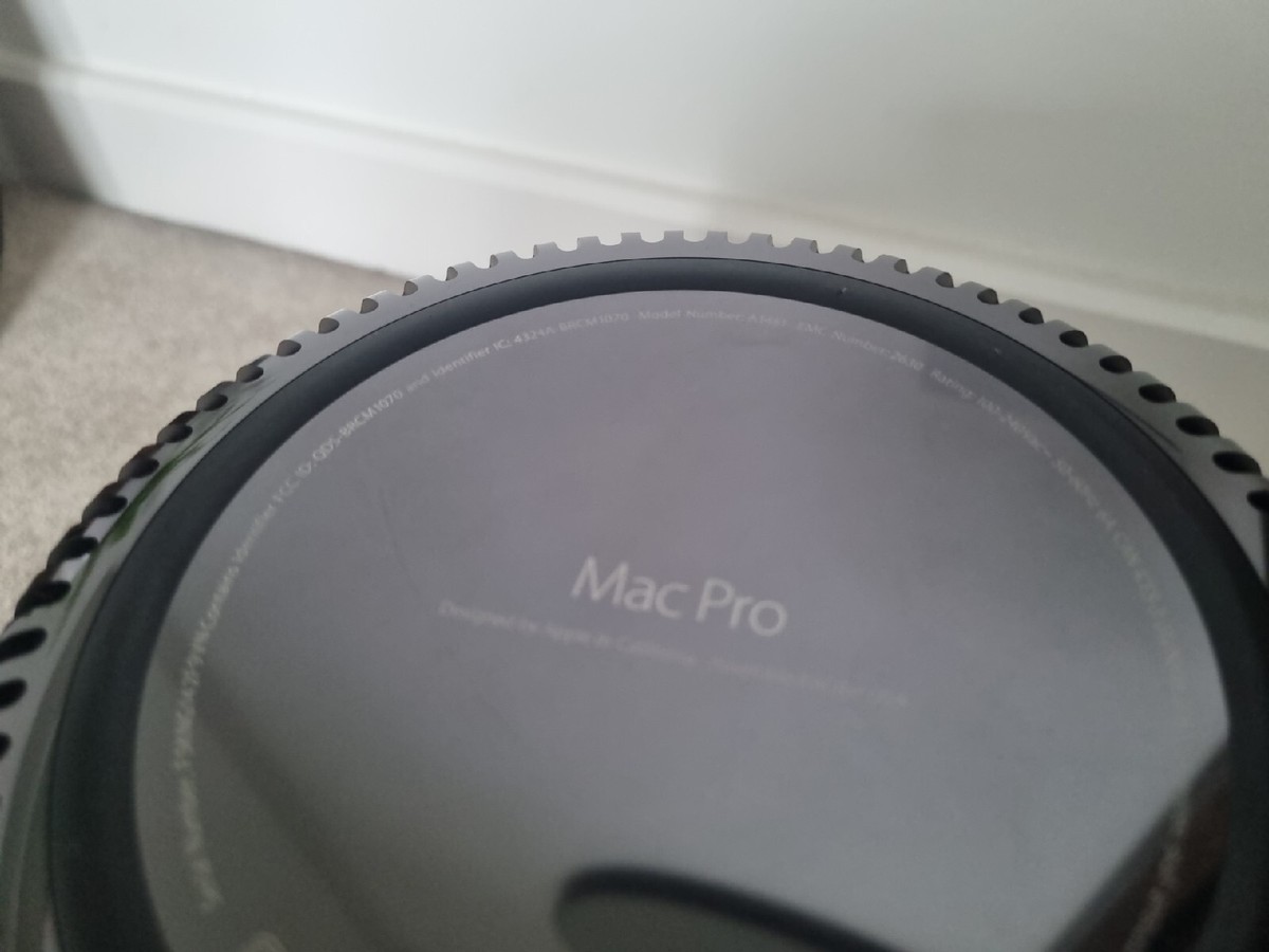 Apple Mac Pro A1481 6,1 3.7Ghz 4-Core, 32GB RAM, 1TB SSD Apple Mac Pro A1481 6,1 3.7Ghz 4-Core, 32GB RAM, 1TB SSD