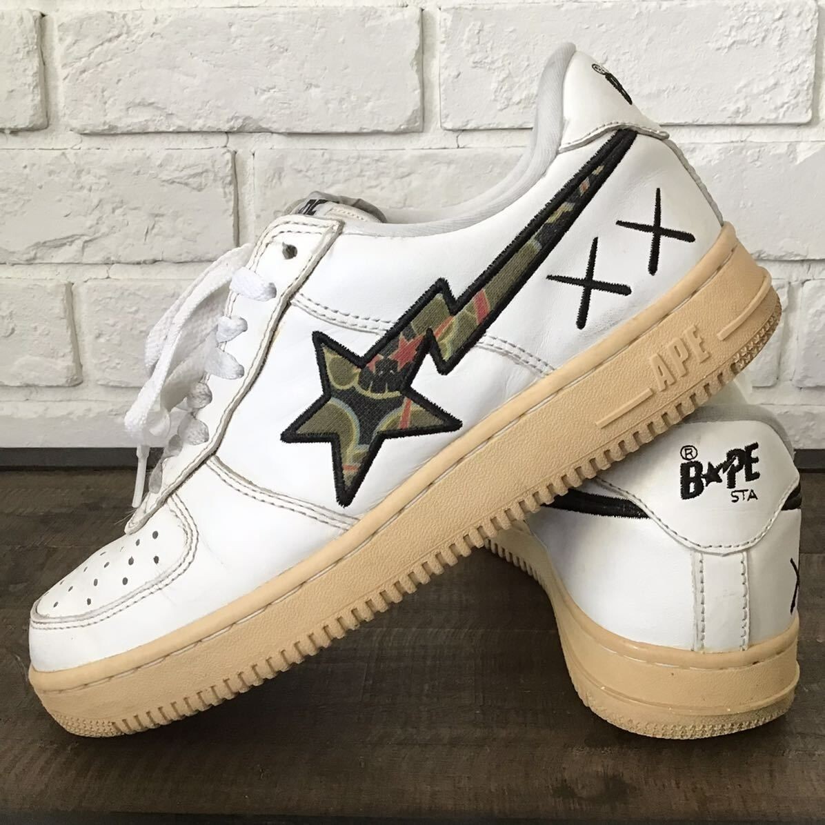 NIGO APE 作品　検）マークゴンザレス　KAWS futura mowax KAWS × BAPE STA leather sneakers a bathing ape shoes NIGO White US