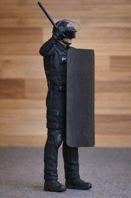 EMS7 - Bereitschaftspolizei Offizier Scale Modell Figur mit Schild unbemalt