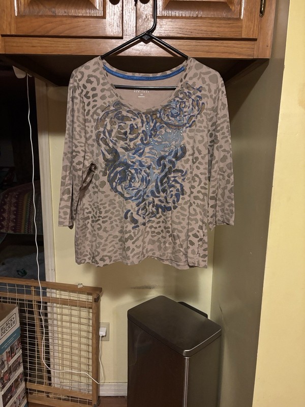Nicole Miller Leopard Print With Graphic Size 1X. EUC