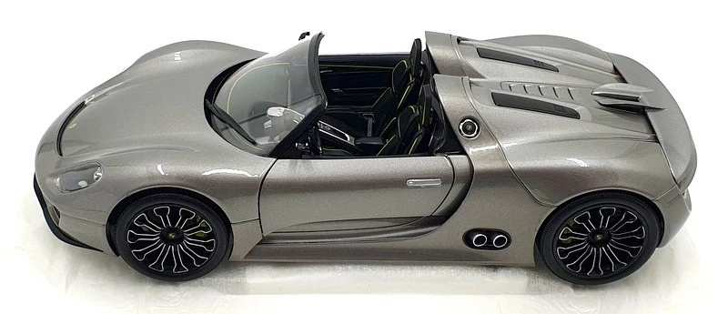 Minichamps 1/18 Scale Diecast 110 060030 - Porsche 918 Spyder 2010 - Met Grey - Image 3 of 4