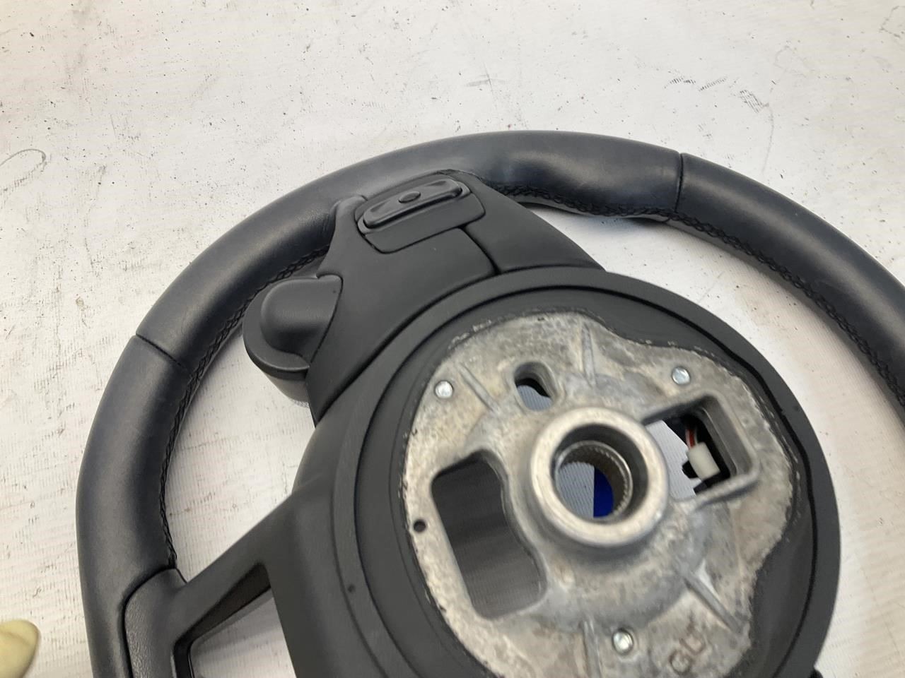 23-24 Maserati Grecale Steering Wheel w/ Control Switch Q