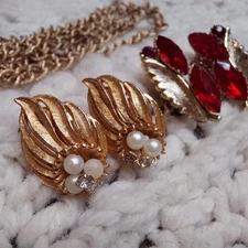 Vtg Lot 2 Clip on Earrings Gold Tone Rhinestone & Sarah Coventry Chain Statement