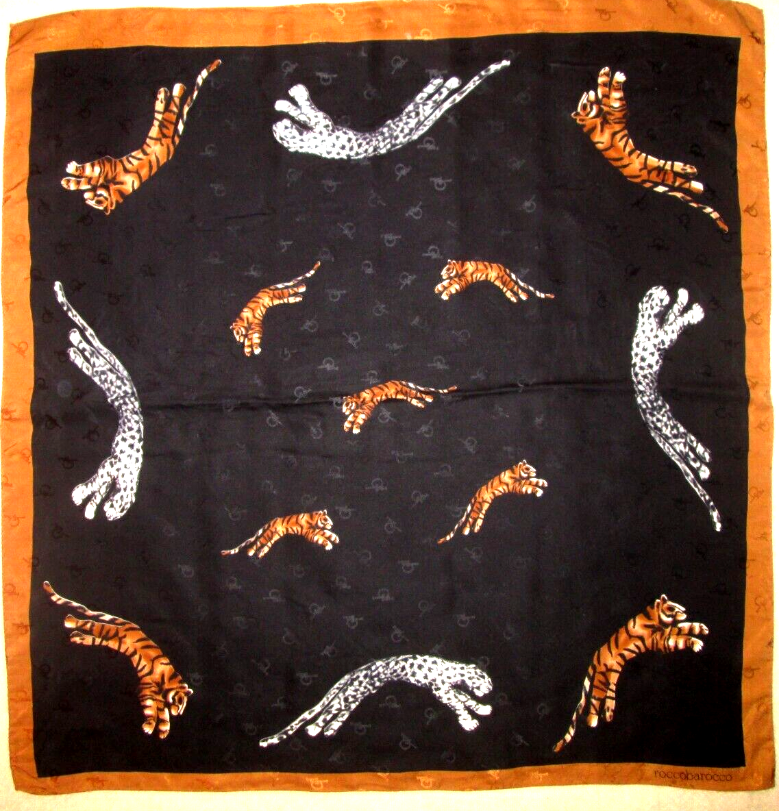 Foulard ROCCOBAROCCO En Soie Vintage - Dimensions 82 X 87 Cm - Rose, Mousseline - Occasion