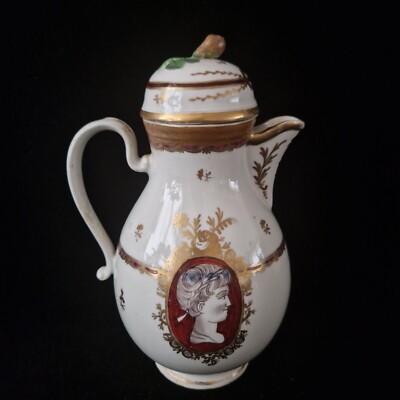 Antike Royal Vienna Kaffee-/Heißwasserkanne ''Griechische Männer, Birnenfinale''