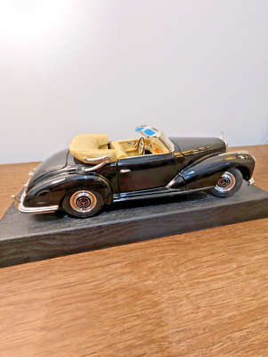 Maisto 1955 Mercedes-Benz 300S 1:18 Scale Diecast Car Special