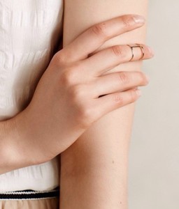 Authentic Anthropologie 18K Gold Plated Delicate Barrel Ring Jewelry Size 6.5 By Shashi