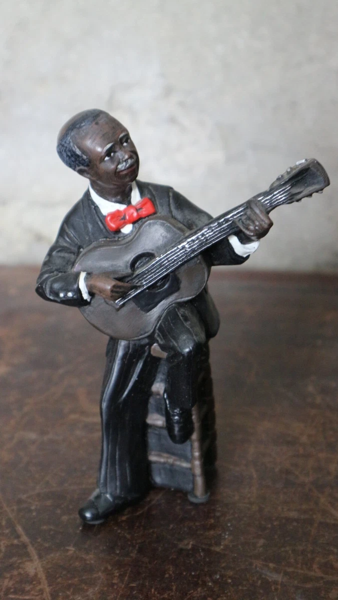 Le Monde du Jazz, Statuette d'un batteur de jazz avec sa batterie