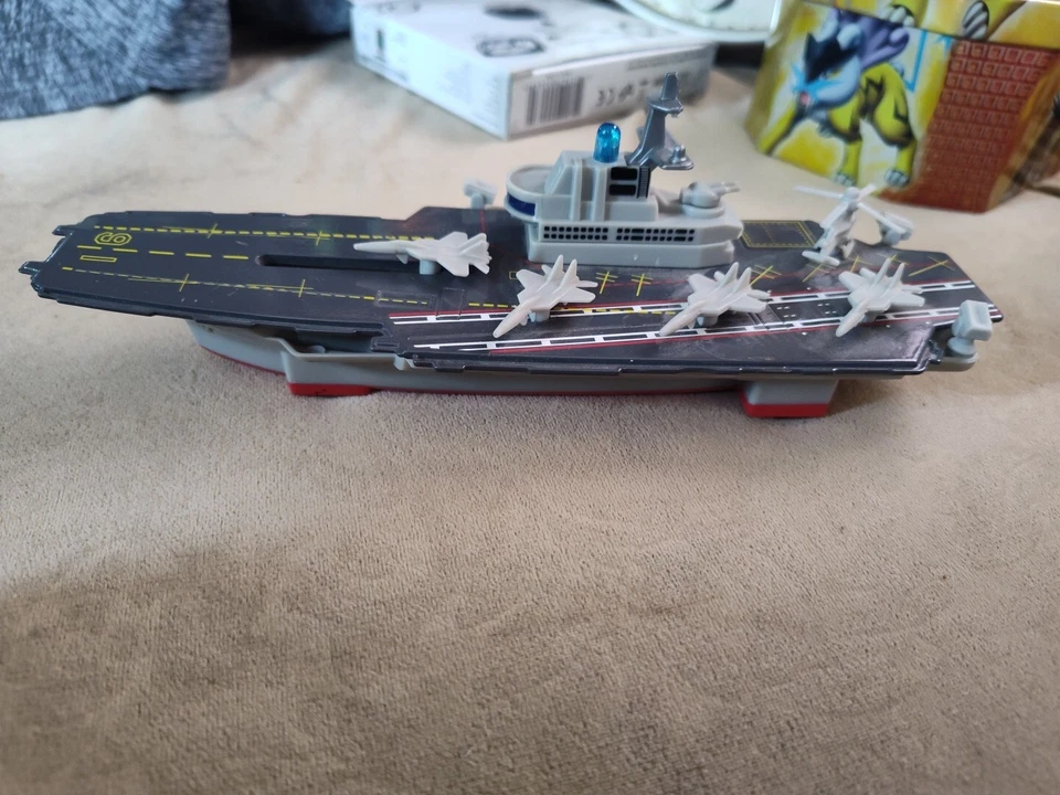 Juguete de retroceso de portaaviones Daron probado Foto 2 de 4