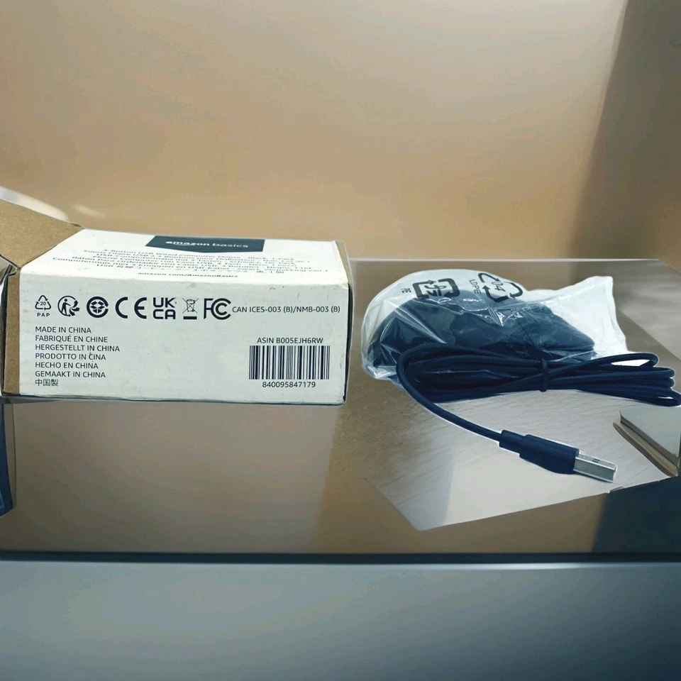 Amazon Basics USB Wired Mouse 3-Button Standard Black - Image 4 of 4