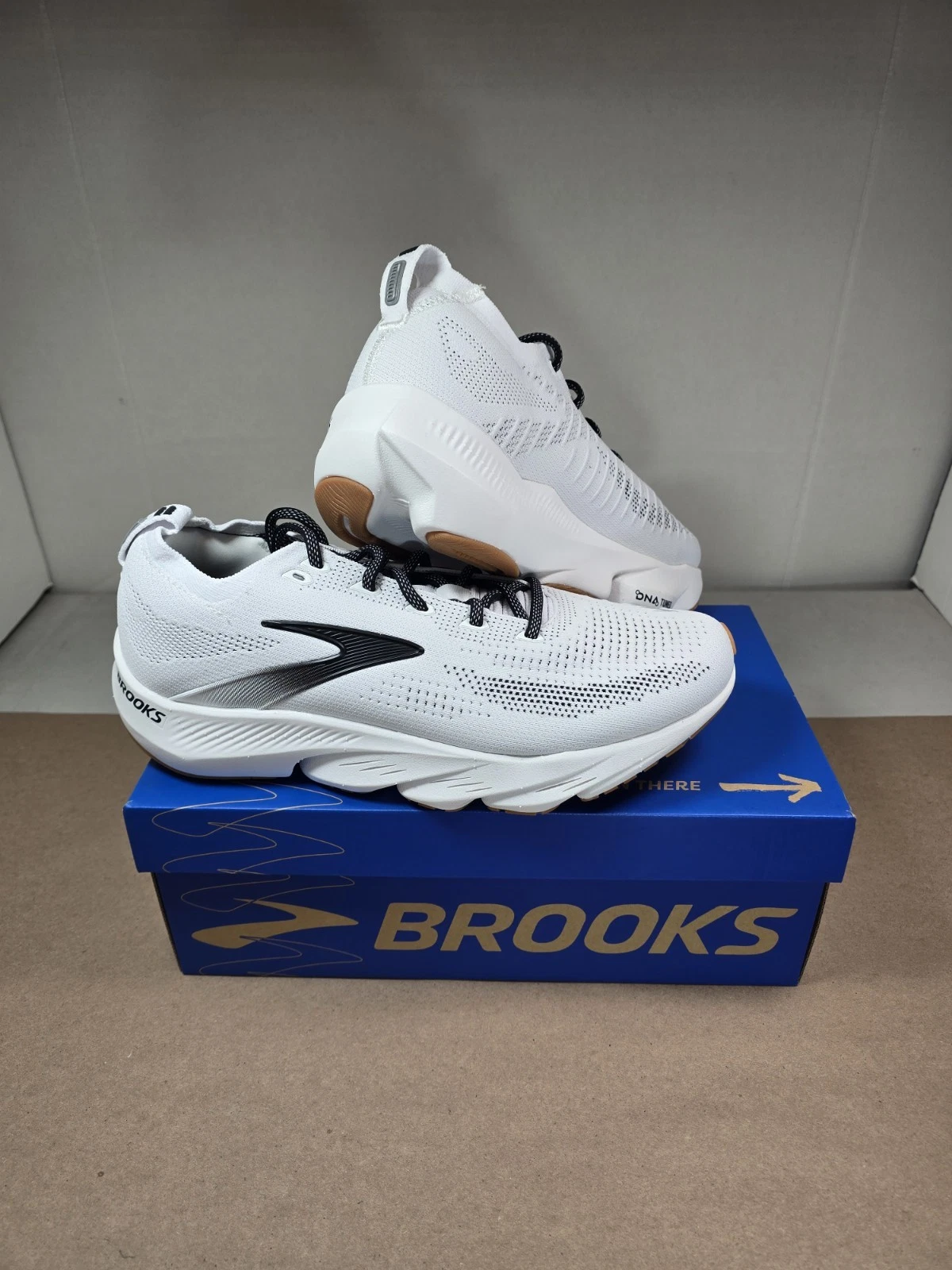 Size 14 Brooks Glycerin Flex Men's Running Shoe White/Black/Gum NIB Run & Walk
Opens in a new window