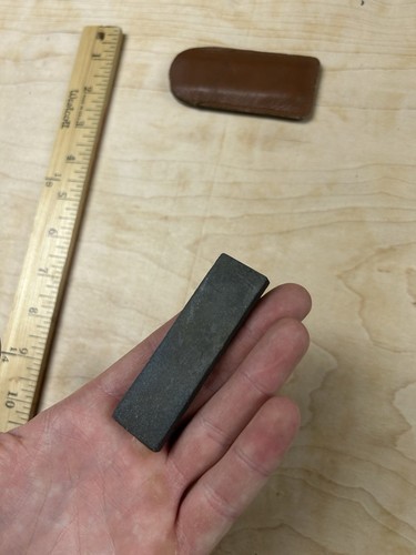 Carborundum Vintage Sharpening Stone and Leather Slip / Case - Picture 5 of 5