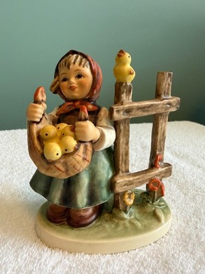 Goebel Hummel Porcelain  Chicken Licken  #385 Figurine - TMK6