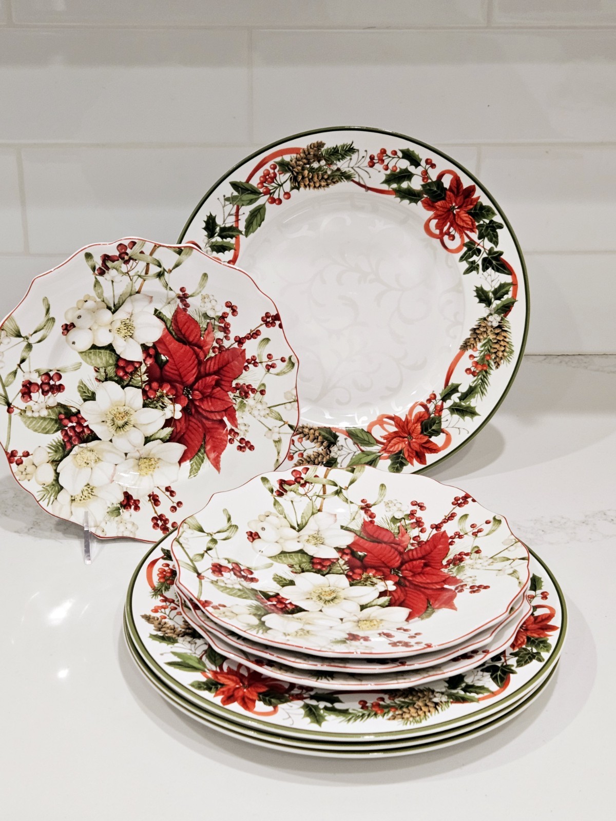222 Fifth Holiday Festivities 8pc Set 4 Dinner 4 Salad Christmas Plates Porcelai