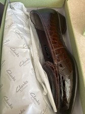 Womens Clark  s 6 Medium dark brown croc timless shoes